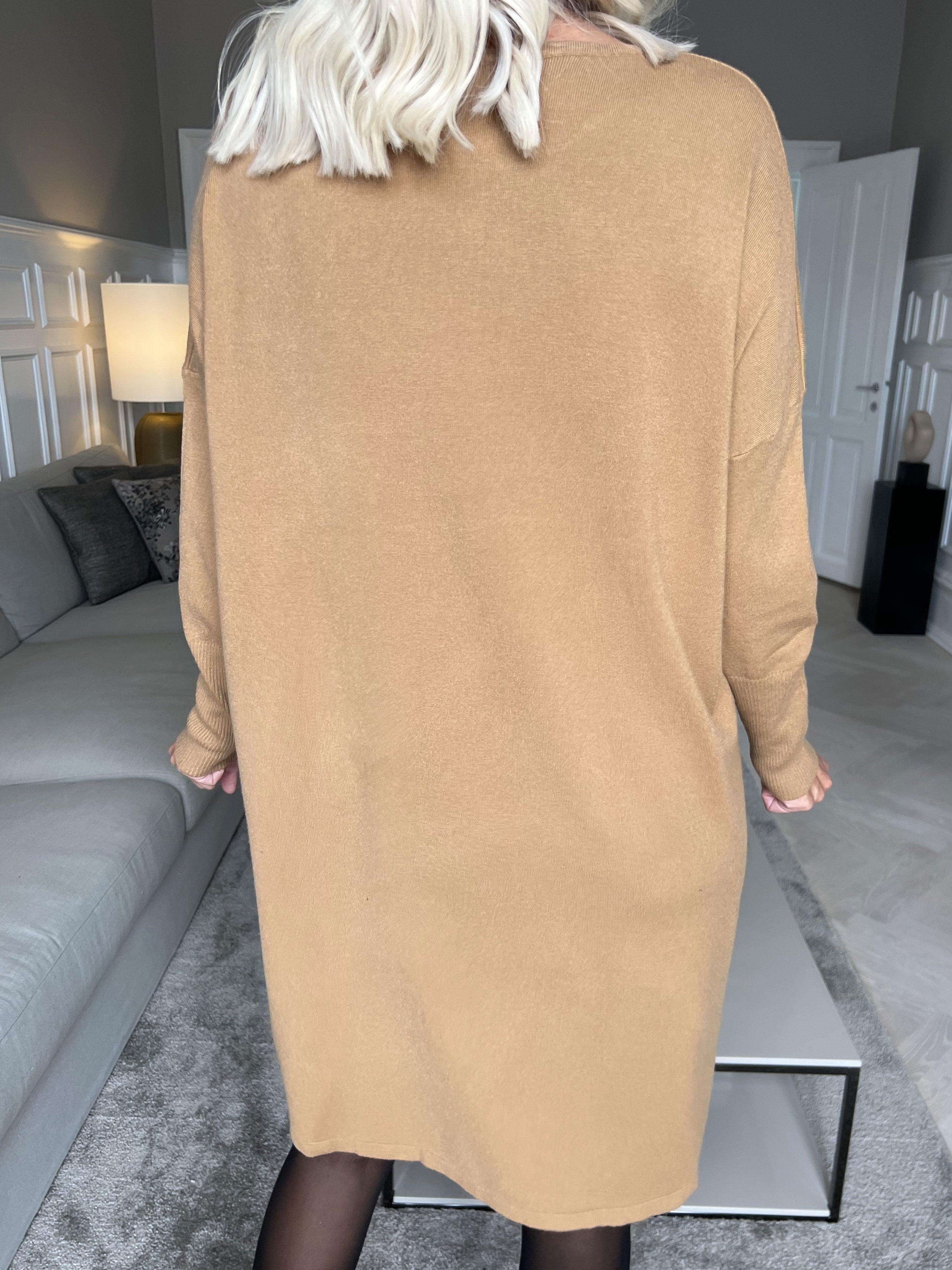 Luna - Blød strikkjole med similisten